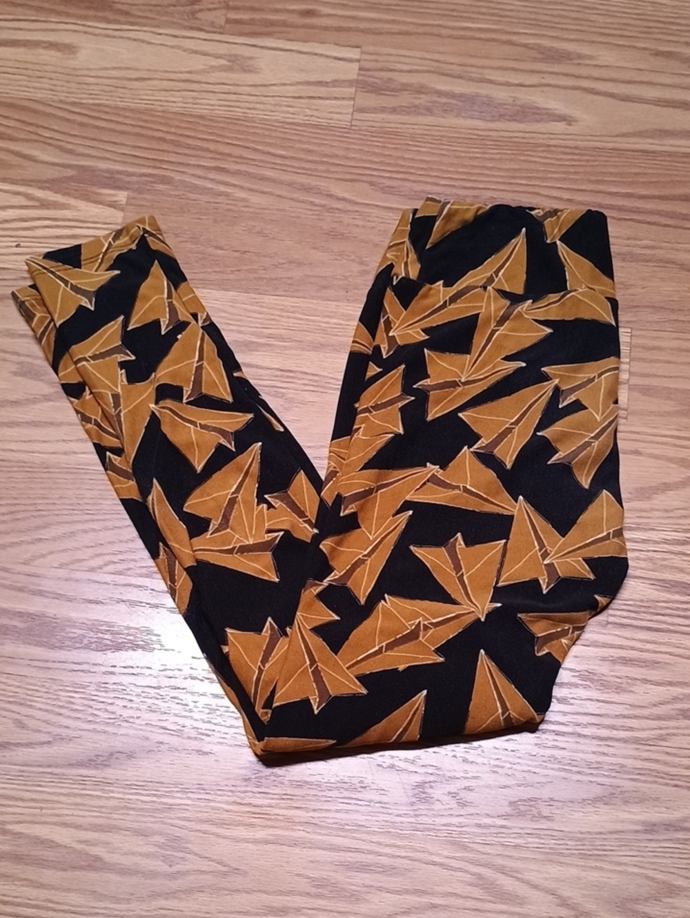 Lularoe Paper Airplane Leggings